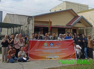Pemberdayaan Usaha Mikro Mahasiswa Universitas Riau melalui Program Serbuk Ajaib penjernih Air